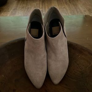 dolce vita ankle bootie, size 8.
